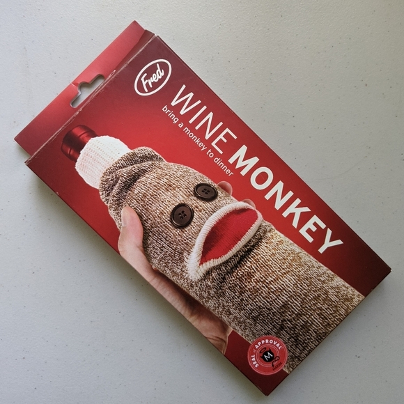 🌼 Sock Monkey Novelty Wine Bottle Caddy Gift Cover NWT - Picture 2 of 3